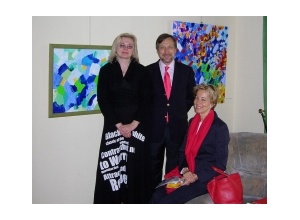 Посол Бельгии в России Винсент Мертенс и его супруга на выставке в Москве. 2007